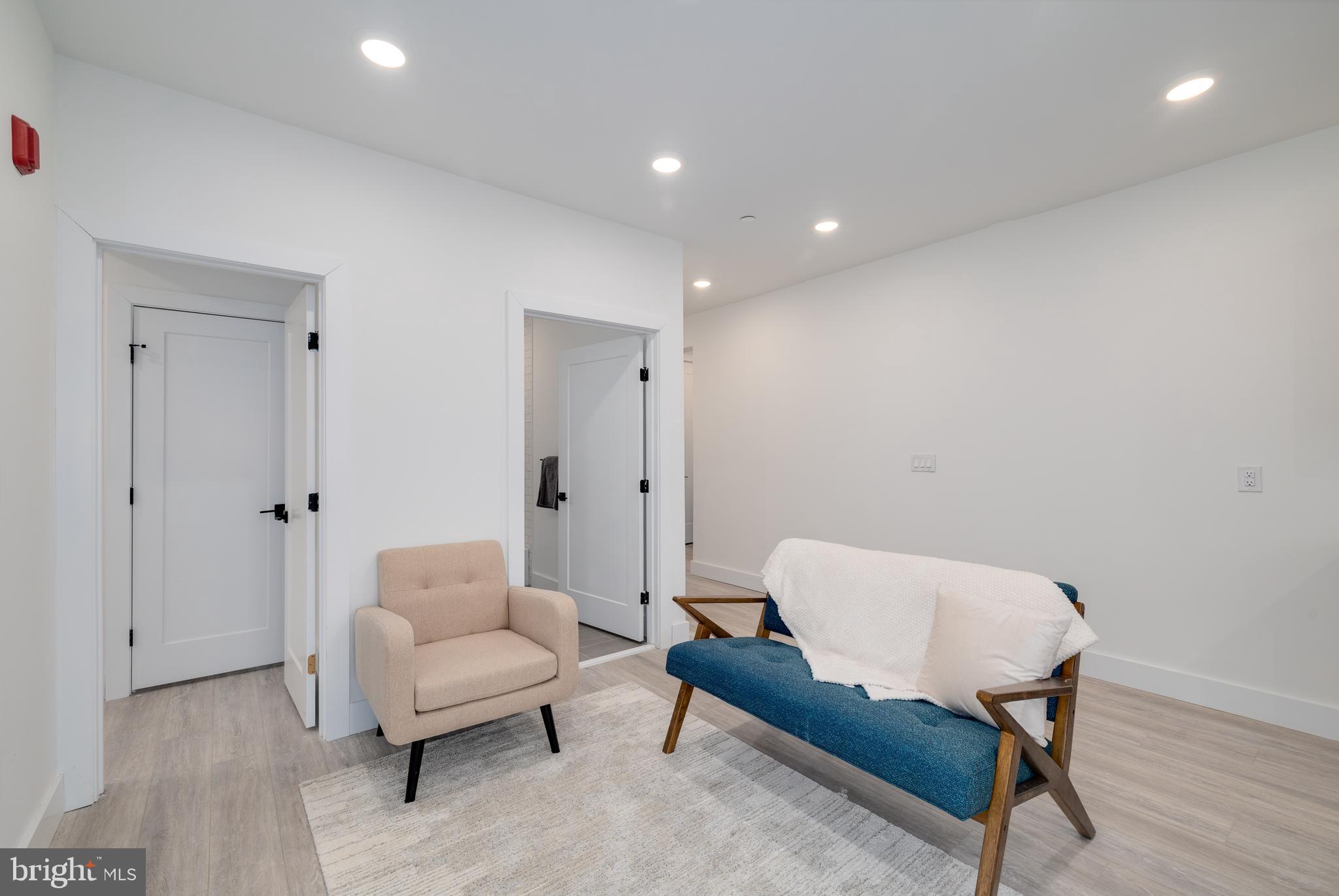 2400-18 E HUNTINGDON ST #417