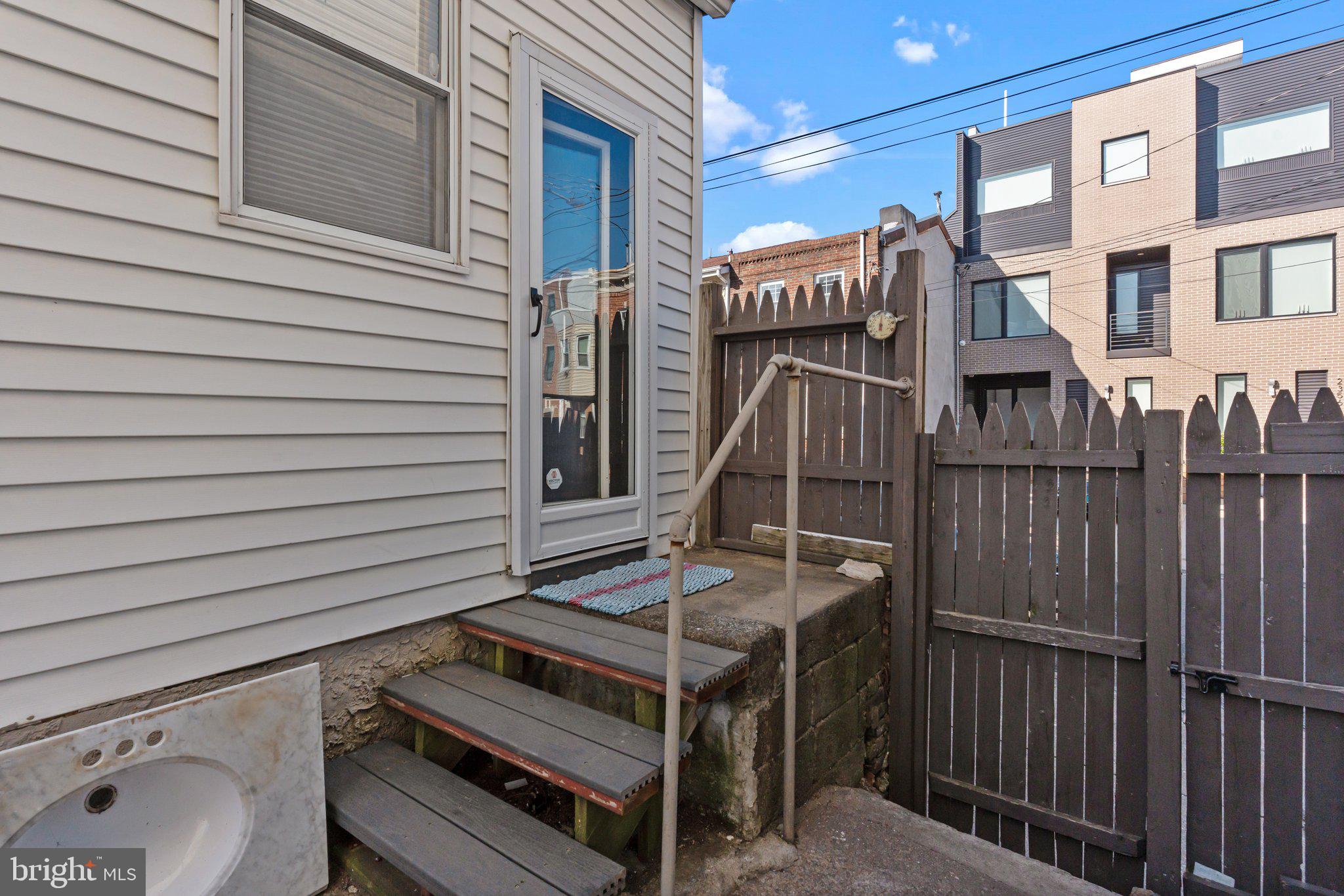 2214 Cedar St