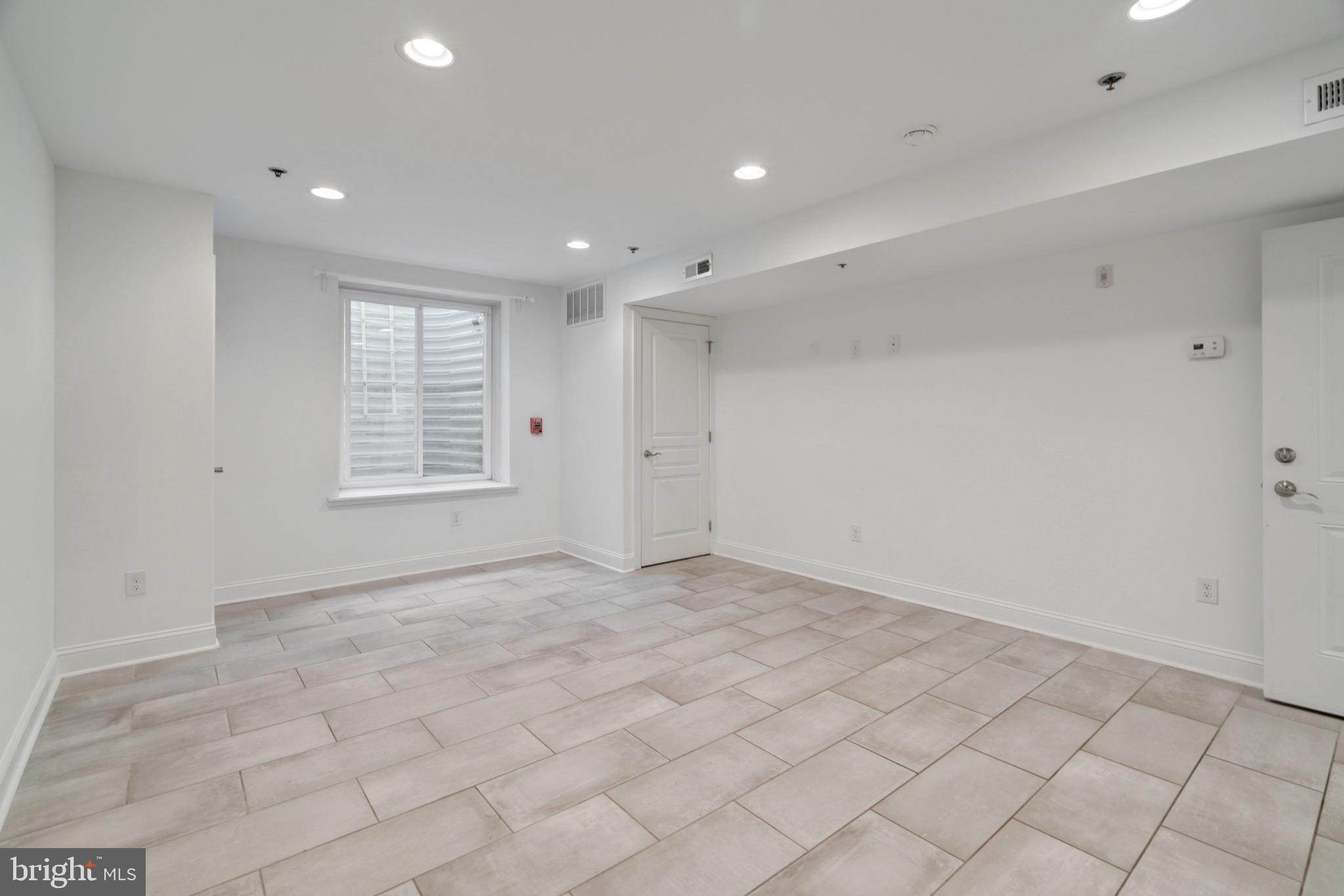 2566 FRANKFORD AVE #2