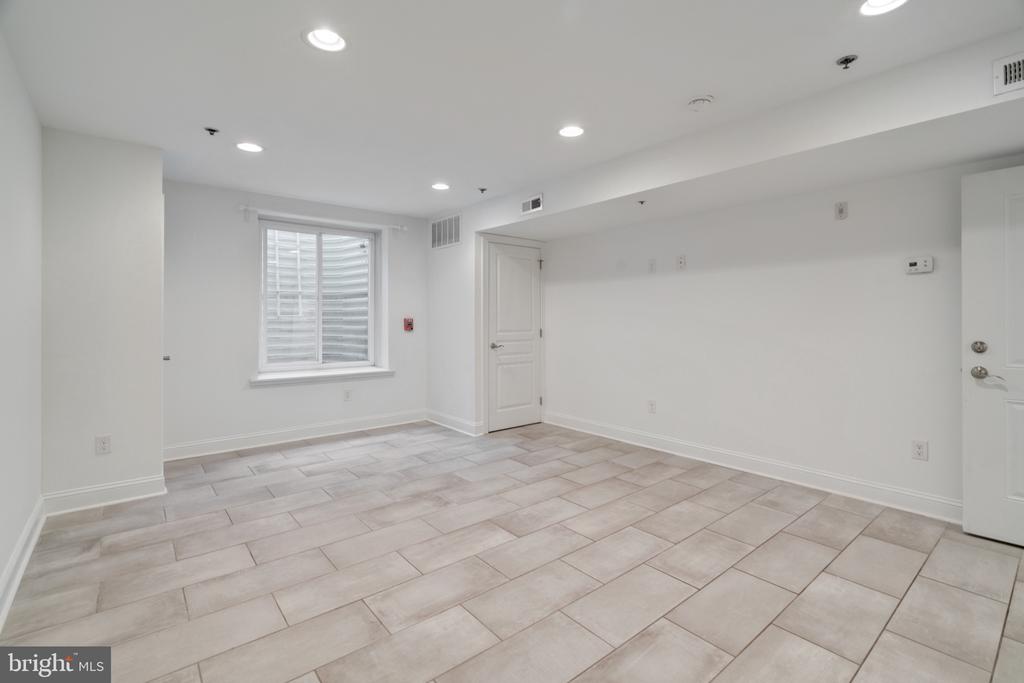 2566 FRANKFORD AVE #2