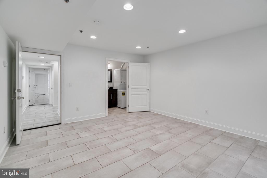 2566 FRANKFORD AVE #2