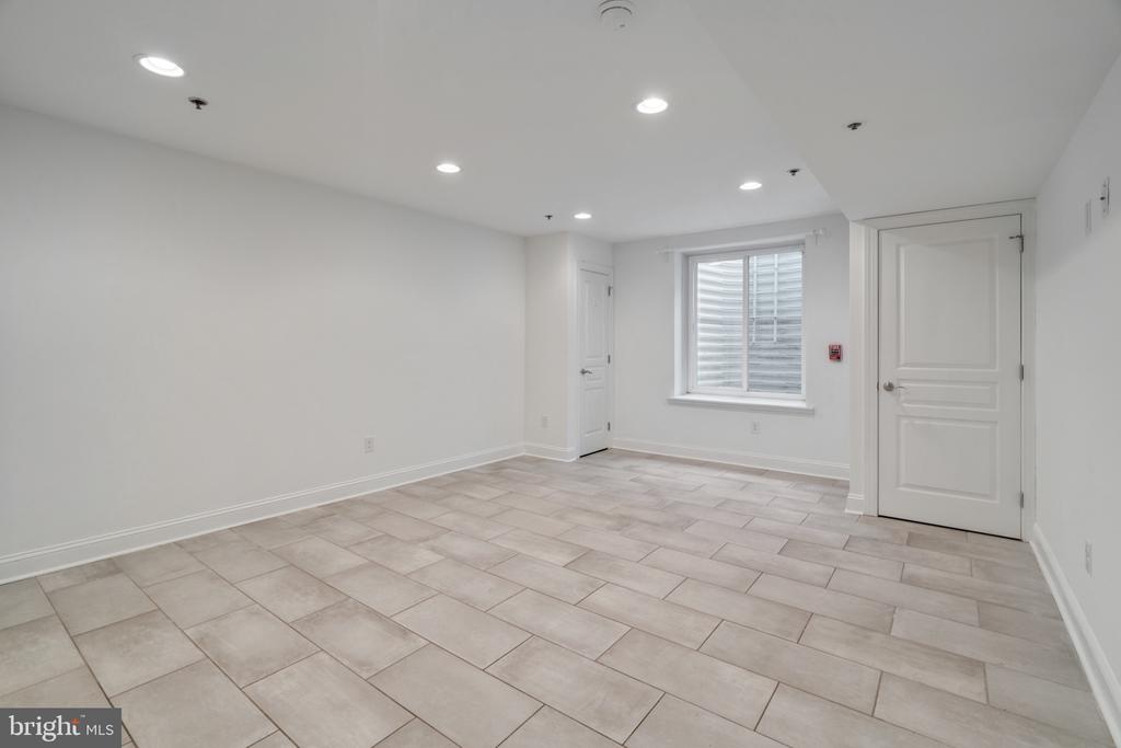 2566 FRANKFORD AVE #2