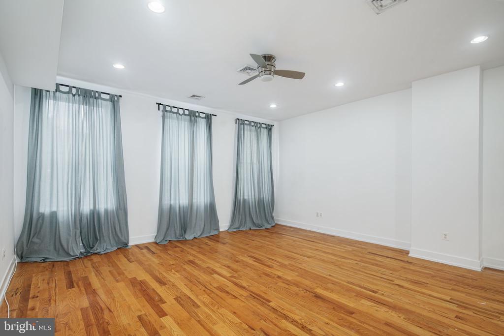 2218 FRANKFORD AVE #2