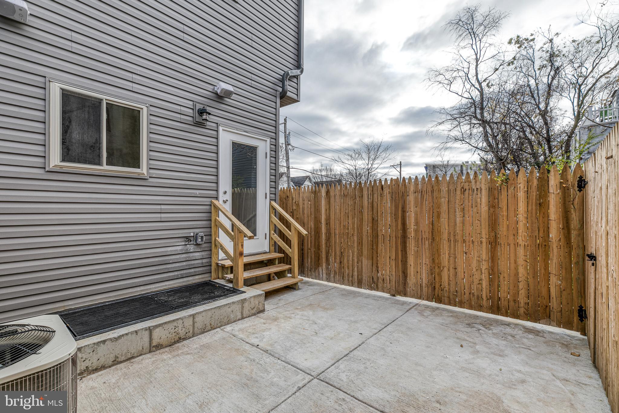 1940 N 8TH ST #2