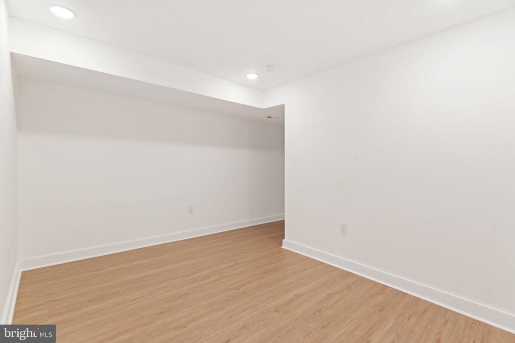 1028 W DAUPHIN ST #1