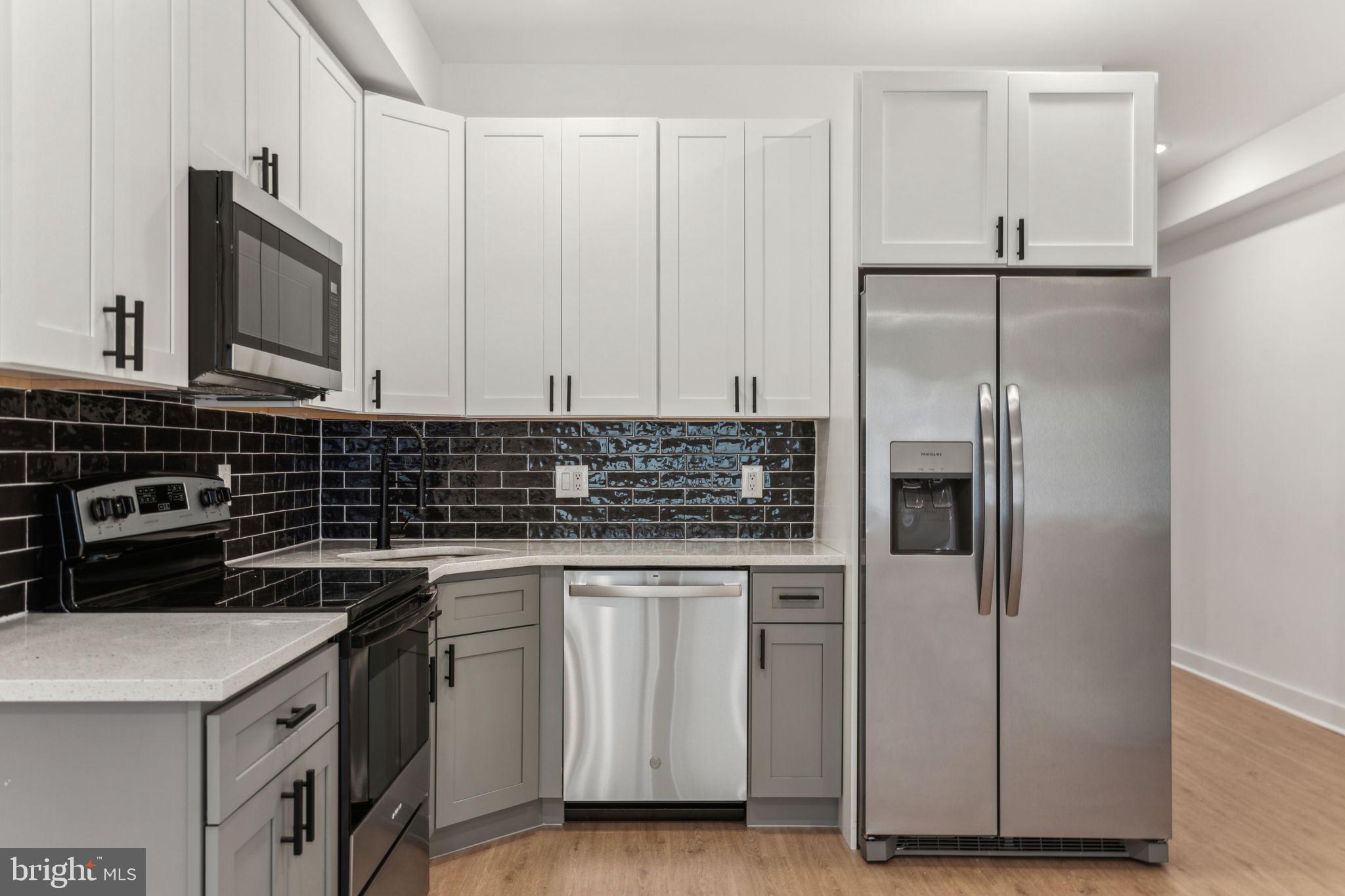 1028 W DAUPHIN ST #1