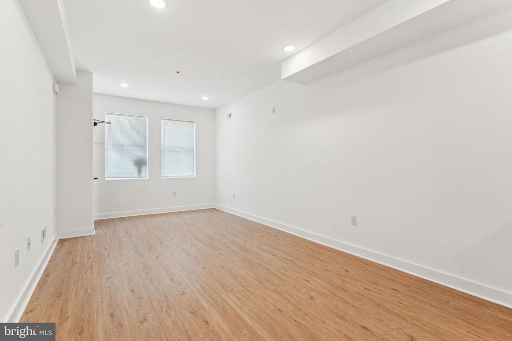1028 W DAUPHIN ST #1