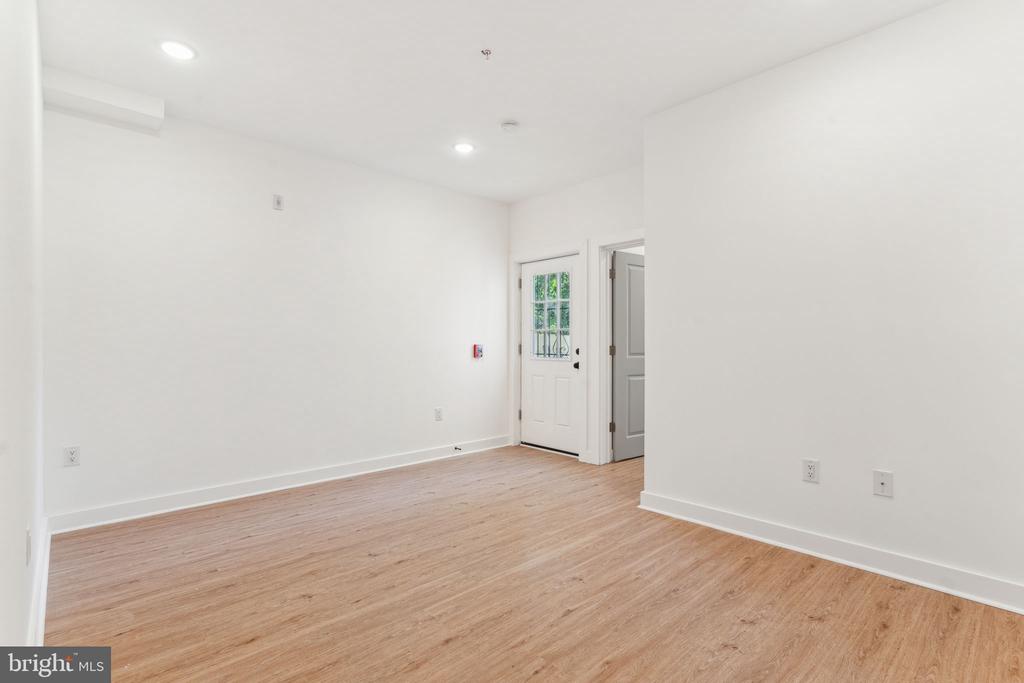 1028 W DAUPHIN ST #1