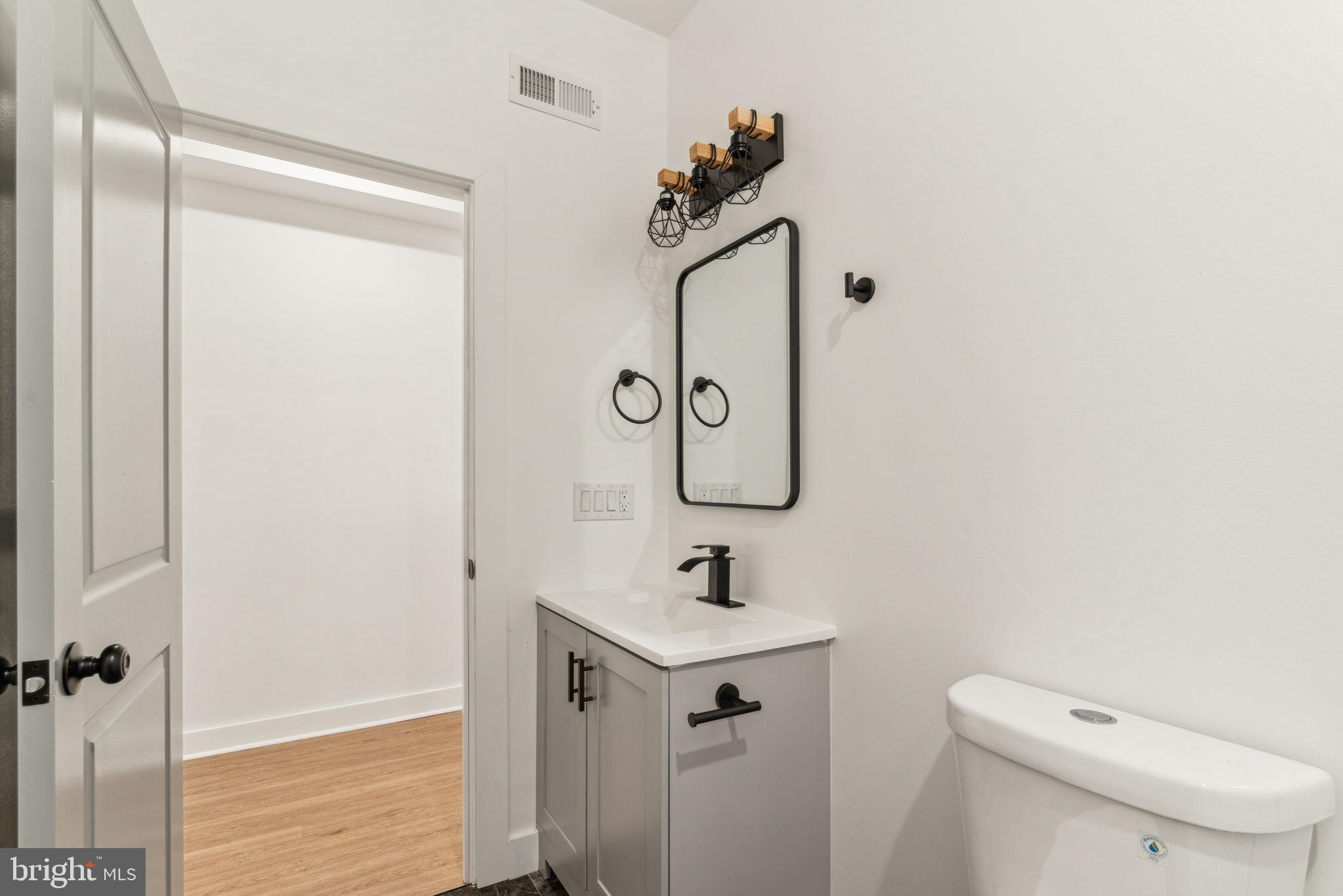 1028 W DAUPHIN ST #1