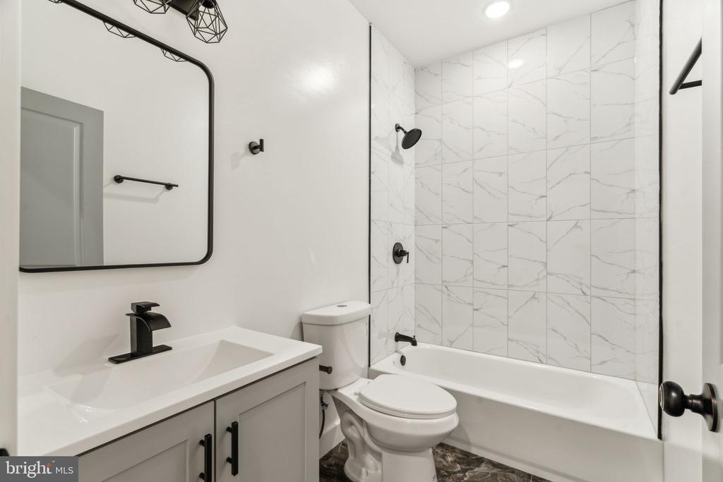 1028 W DAUPHIN ST #1