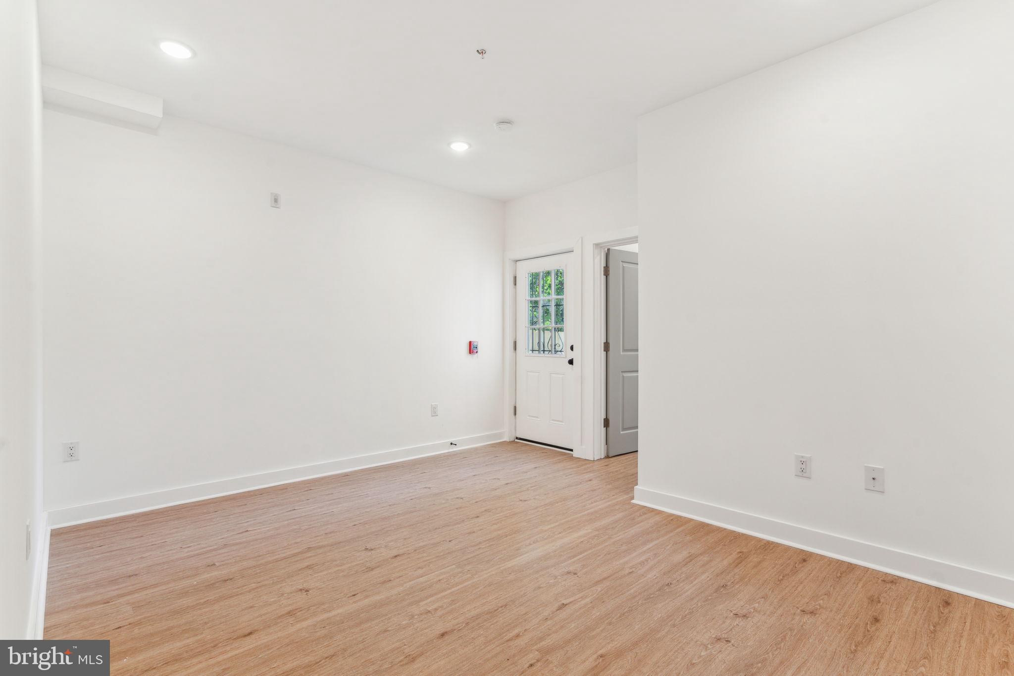 1028 W DAUPHIN ST #1