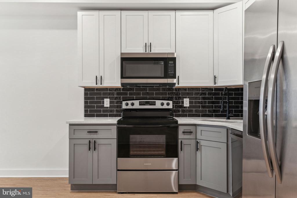 1028 W DAUPHIN ST #1