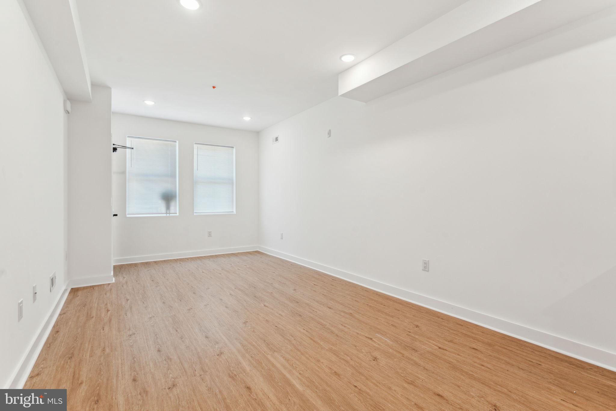 1028 W DAUPHIN ST #1