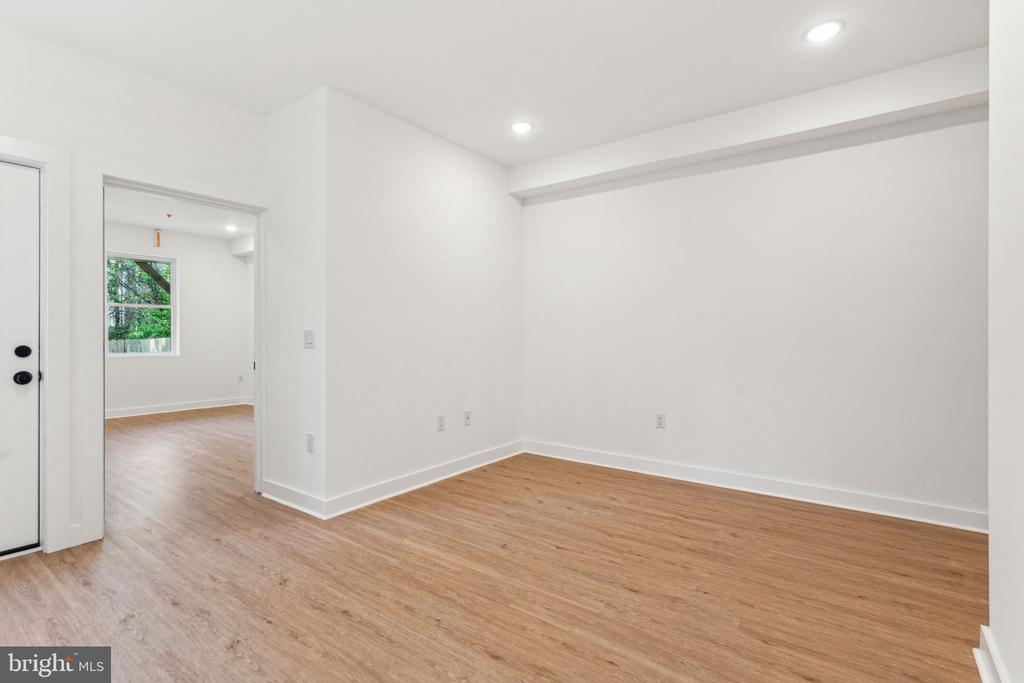 1028 W DAUPHIN ST #1