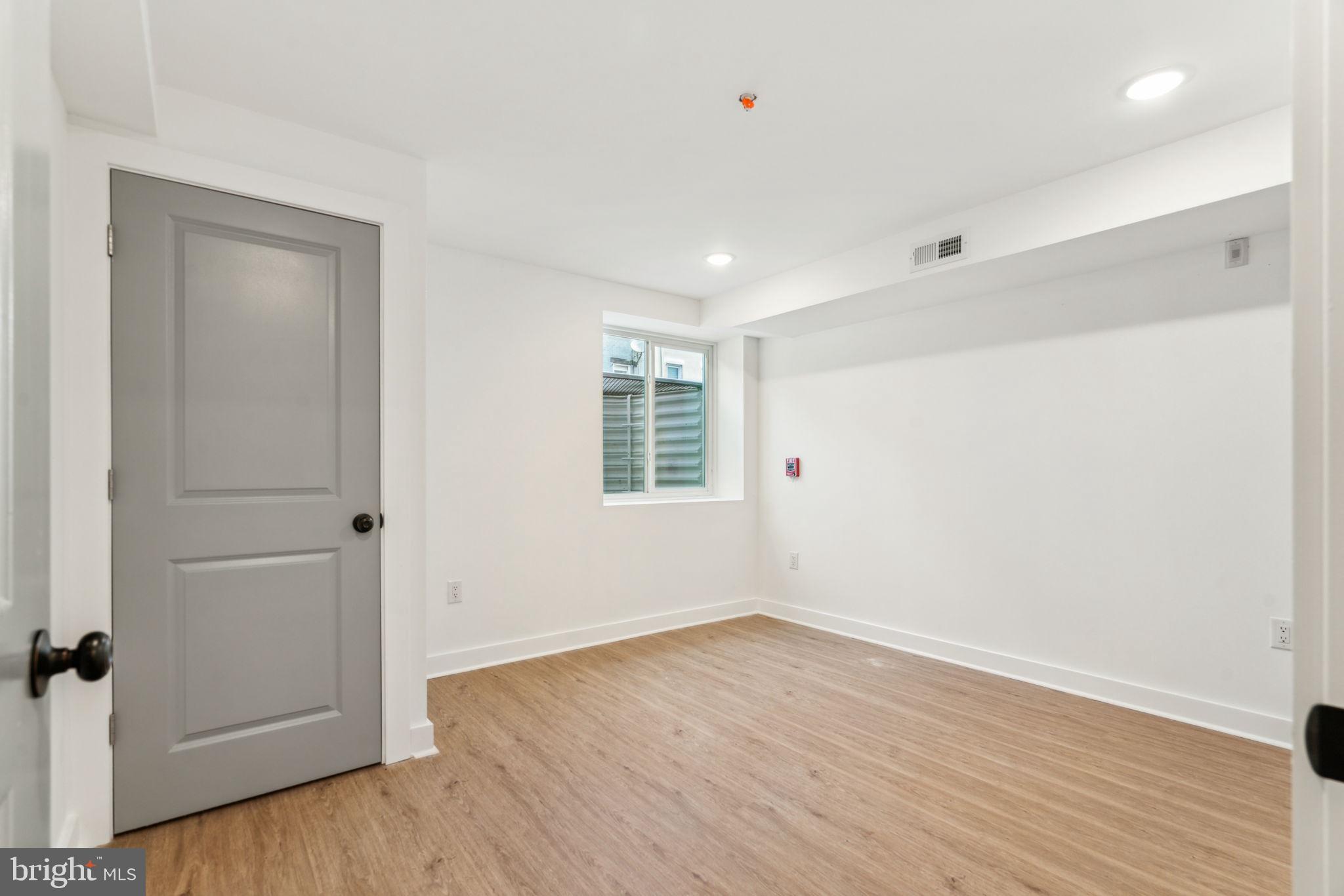 1028 W DAUPHIN ST #1