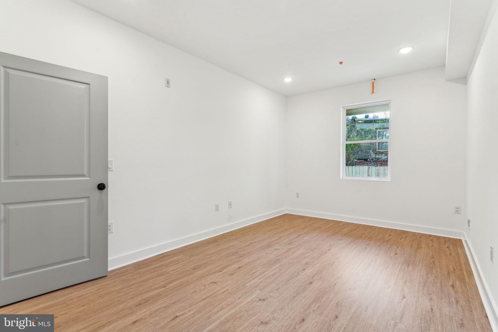 1028 W DAUPHIN ST #1