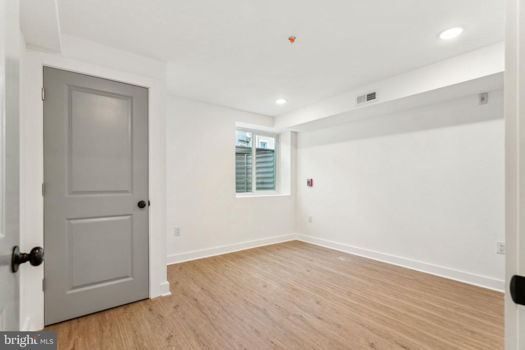 1028 W DAUPHIN ST #1