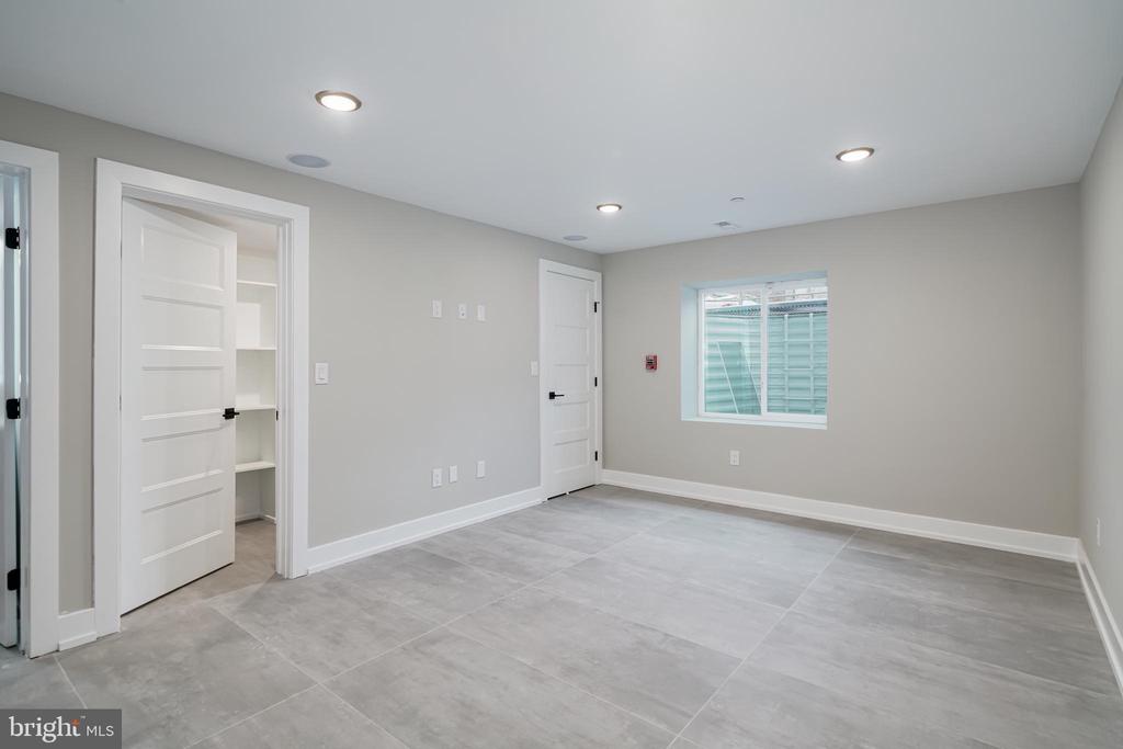 4327 BALTIMORE AVE #2