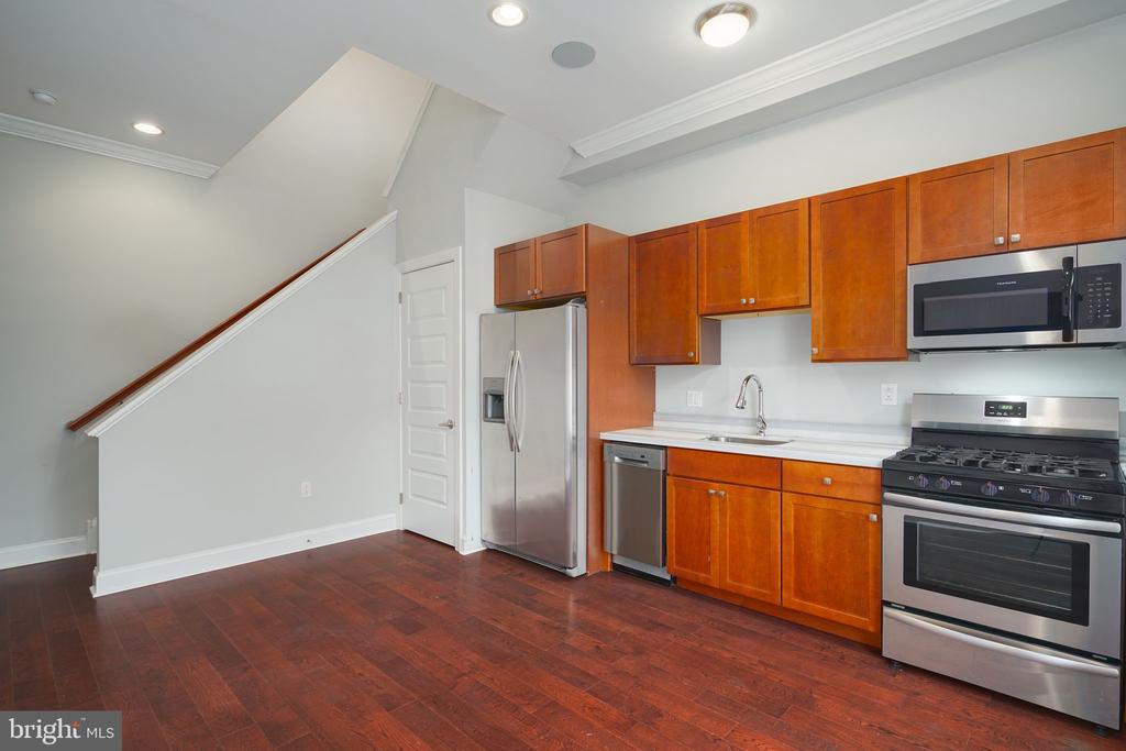 901 N FRONT ST #12