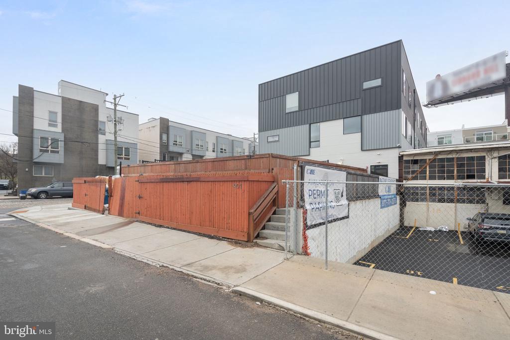 901 N FRONT ST #12
