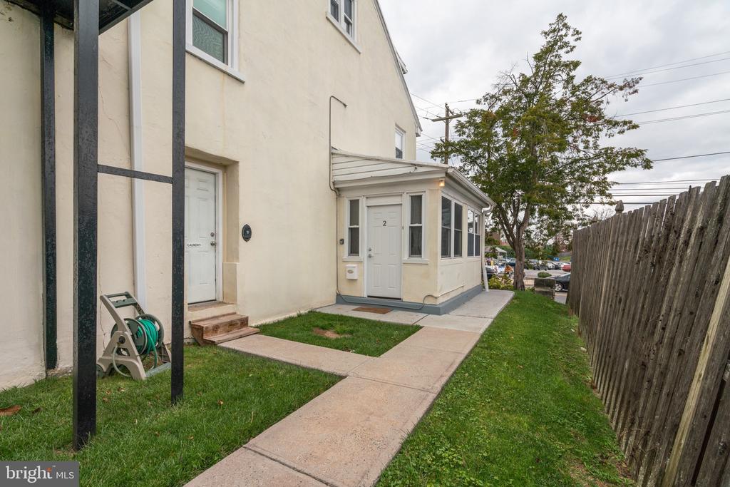 6936 RIDGE AVE #B