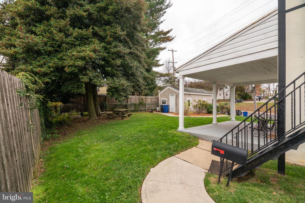 6936 RIDGE AVE #B
