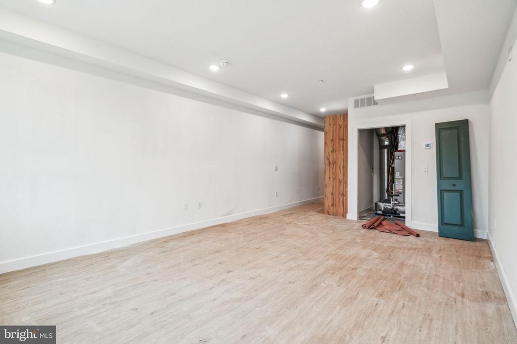 4163 MANTUA AVE #4