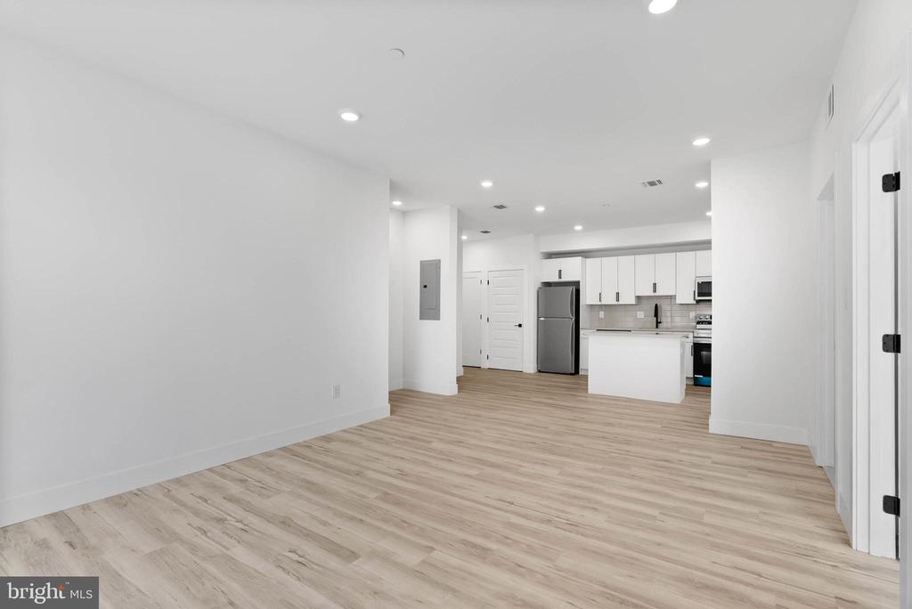 809 DIAMOND ST #102