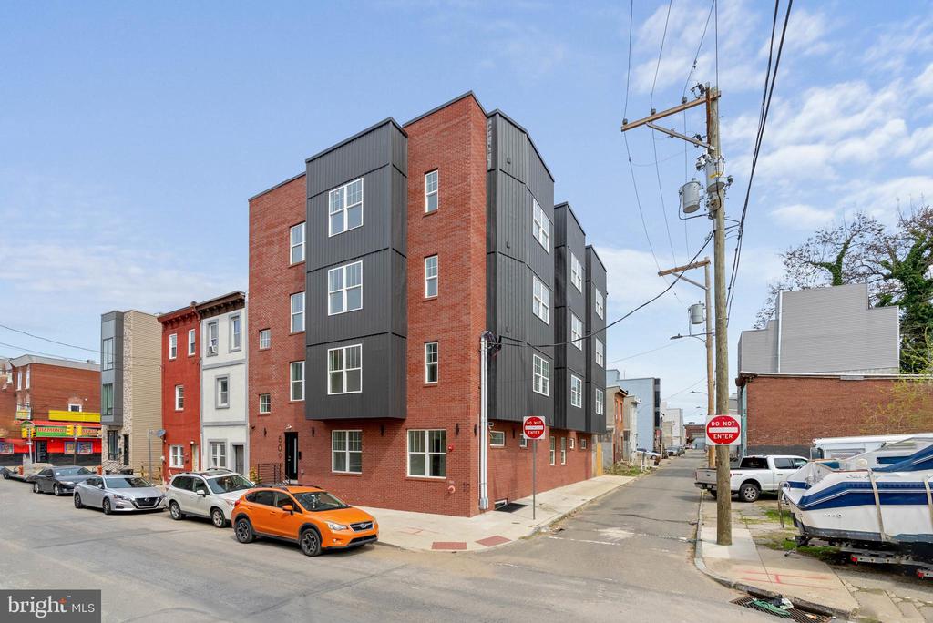 809 DIAMOND ST #202