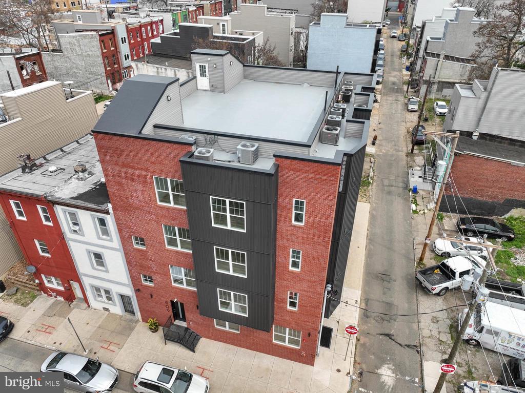 809 DIAMOND ST #202