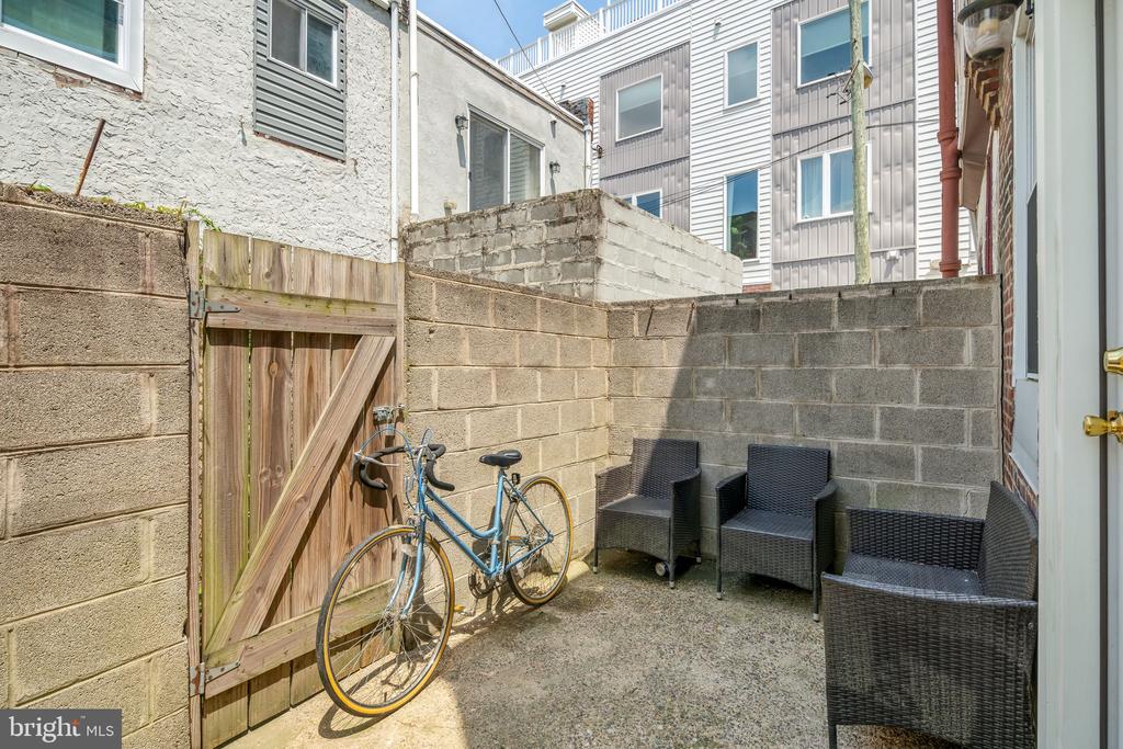 153 E ALLEN ST