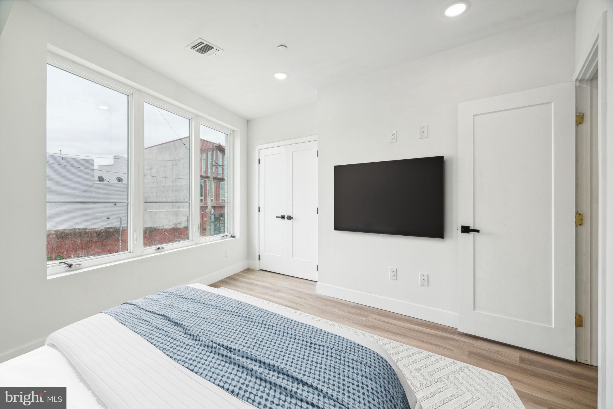 2330 FRANKFORD AVE #3