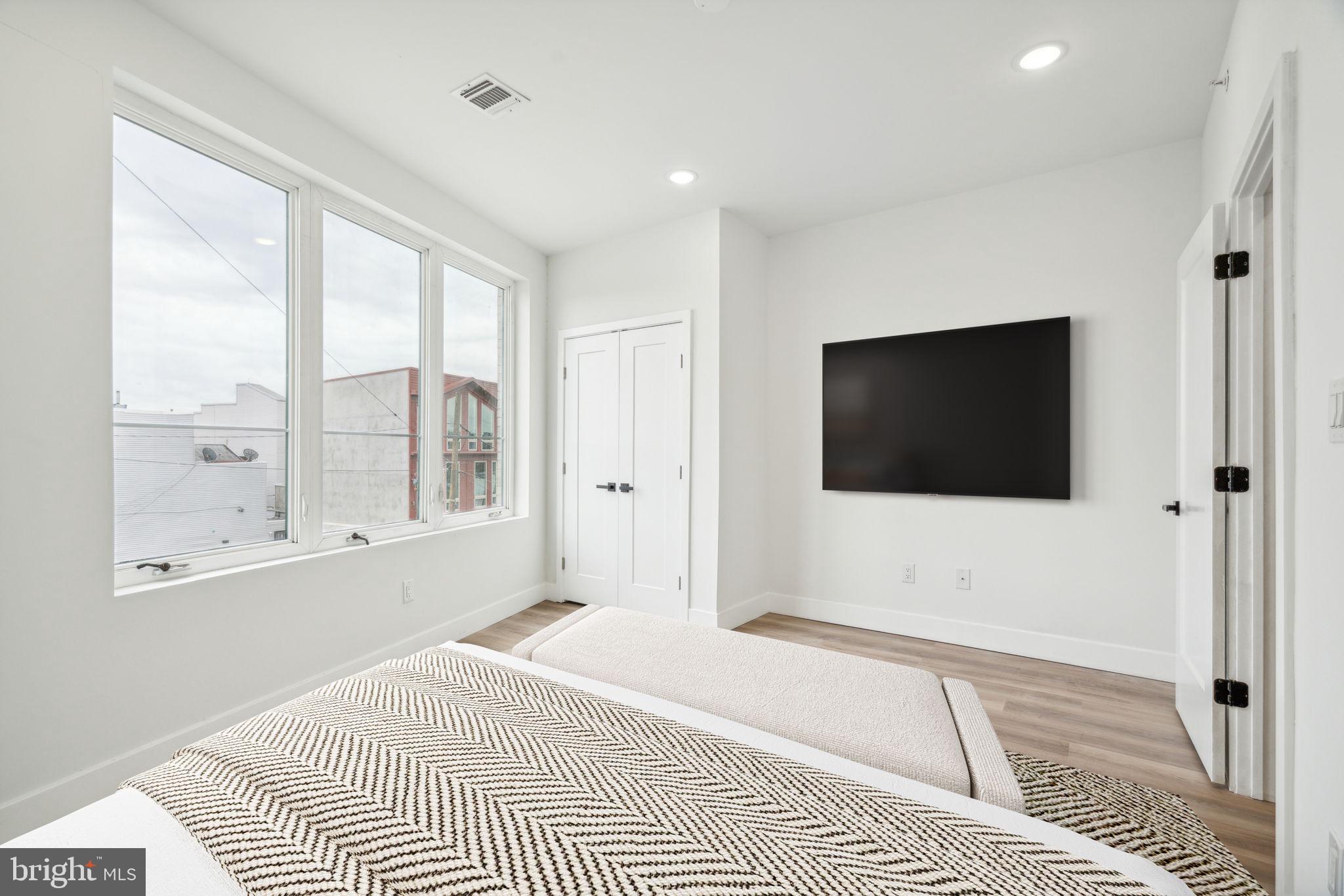 2330 FRANKFORD AVE #3