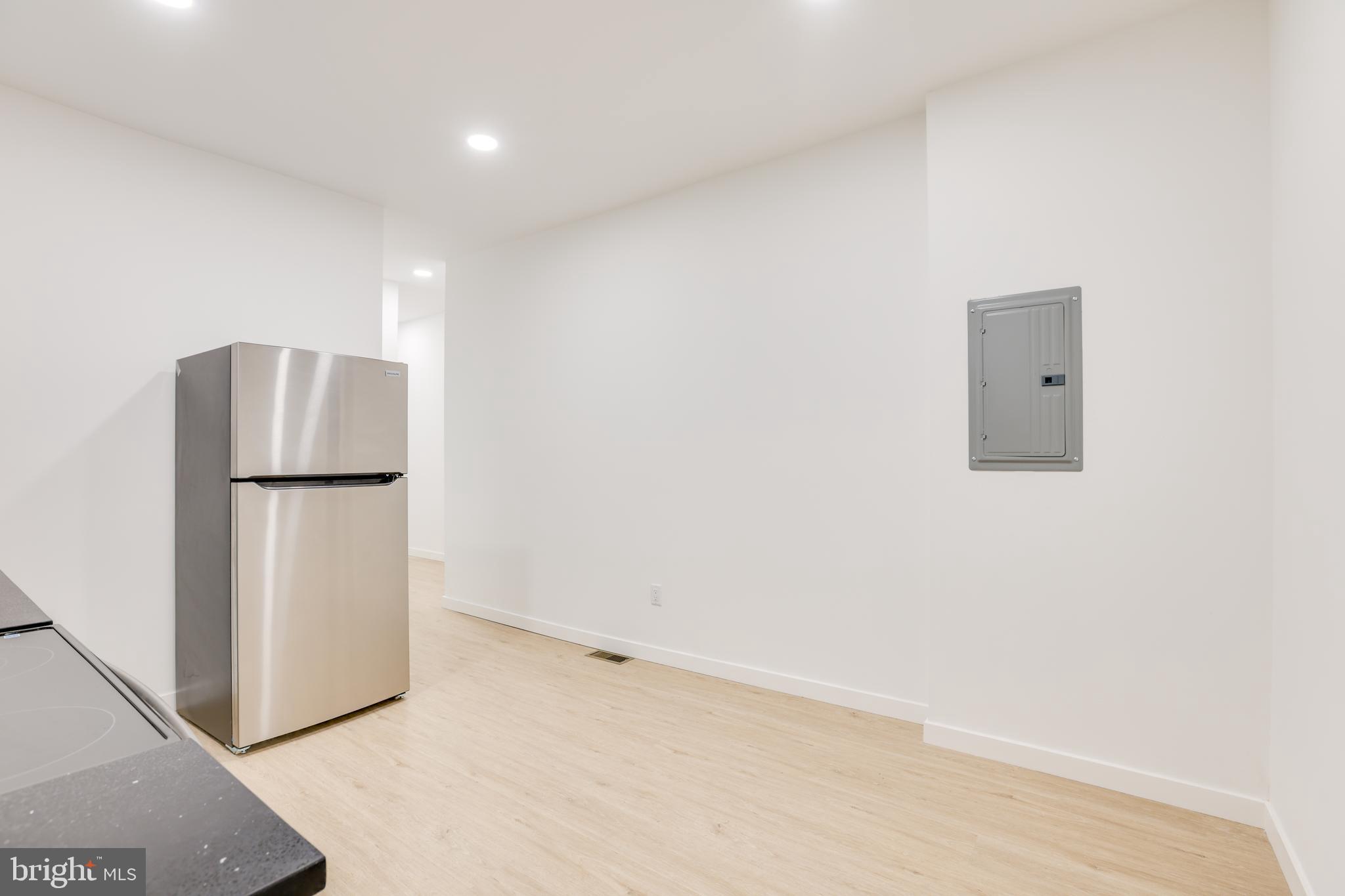 5855 LARCHWOOD AVE #1