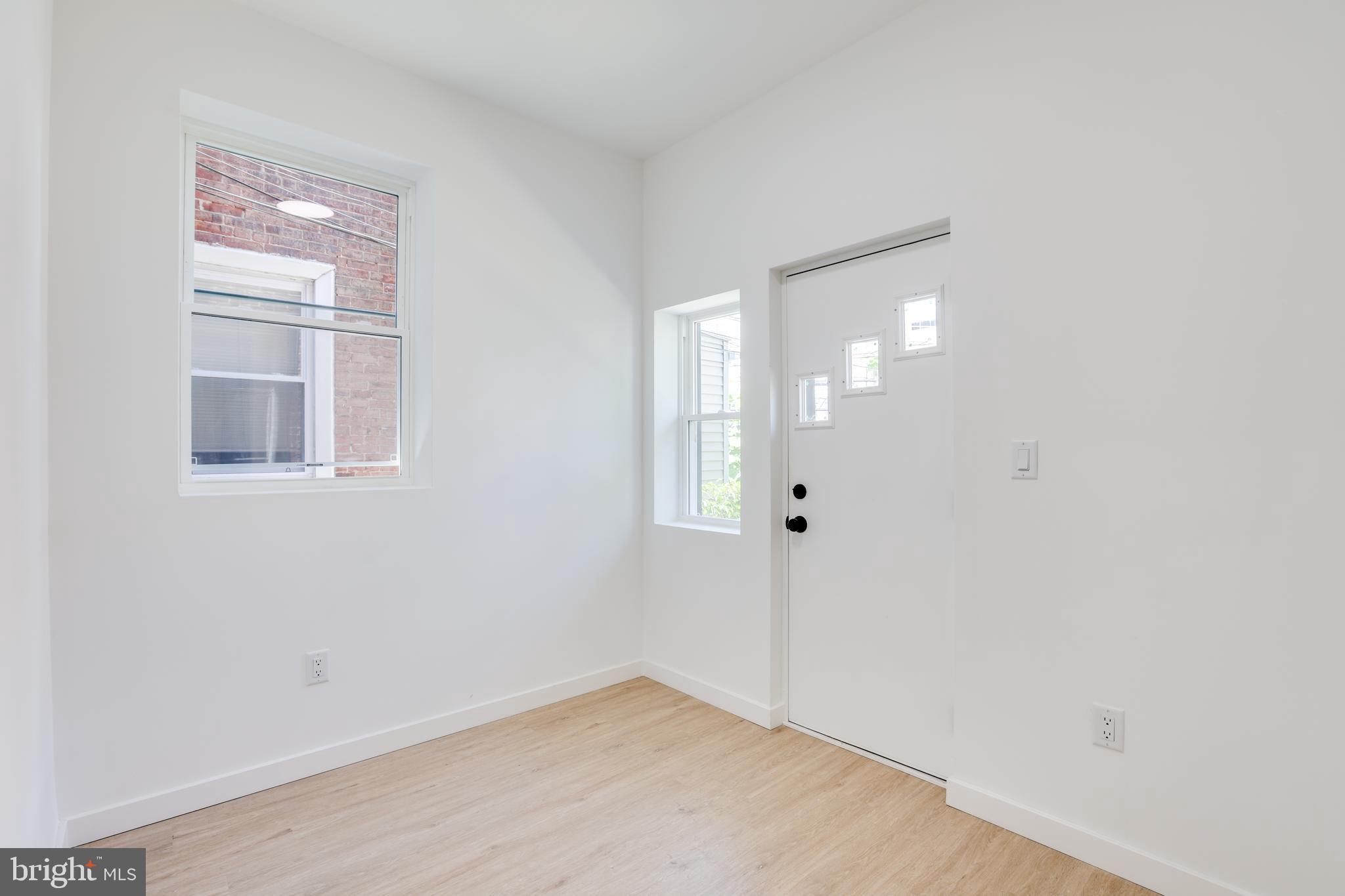 5855 LARCHWOOD AVE #1