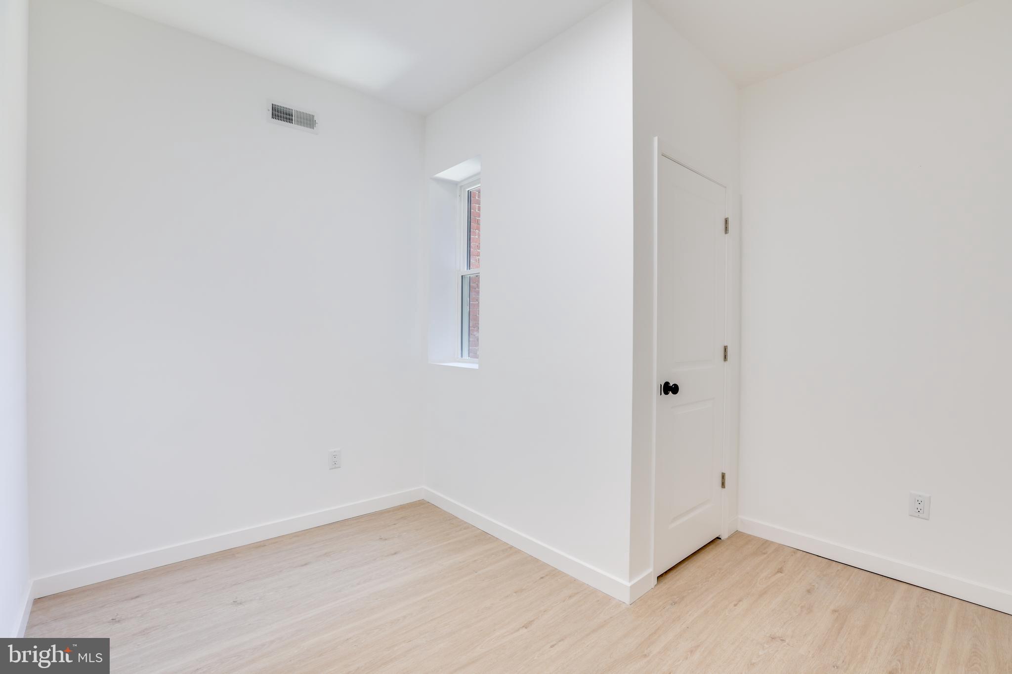 5855 LARCHWOOD AVE #1