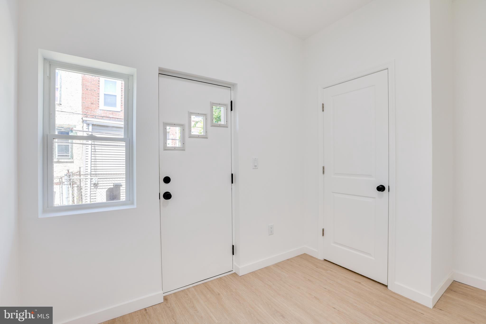 5855 LARCHWOOD AVE #1