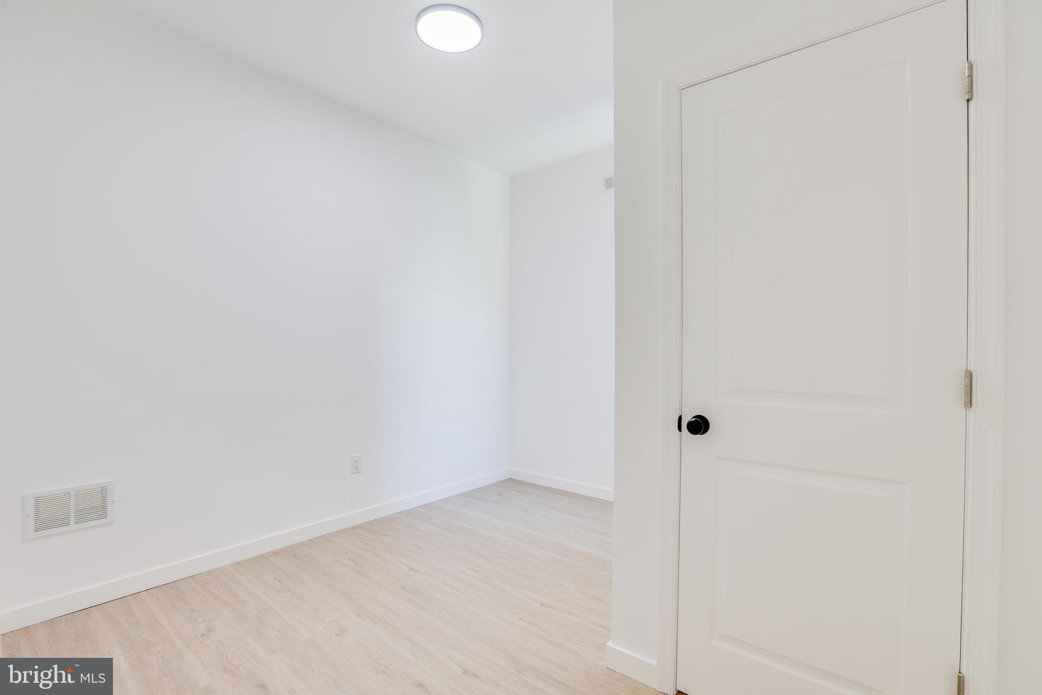 5855 LARCHWOOD AVE #1