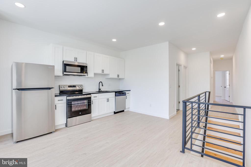 5855 LARCHWOOD AVE #2