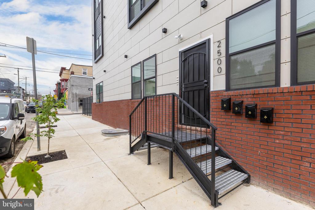 2500 N LAWRENCE ST #3
