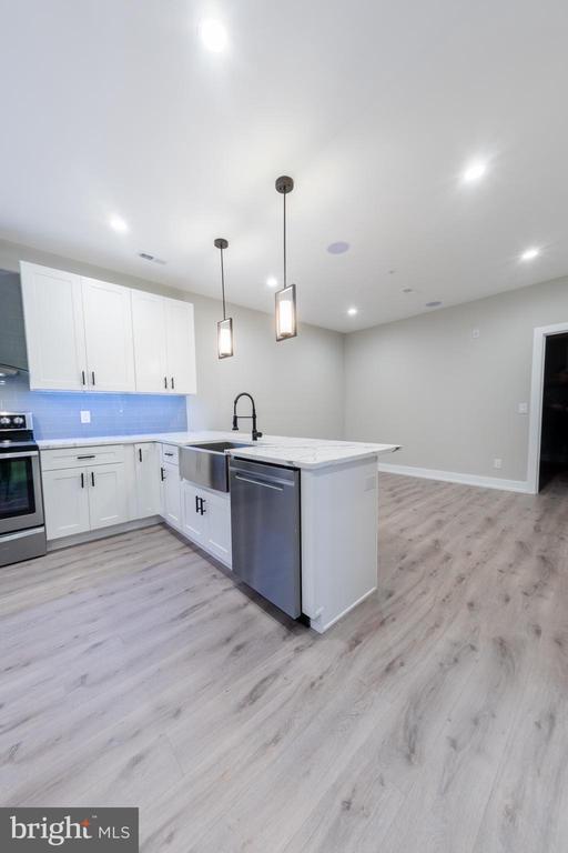 2219 FRANKFORD AVE #3