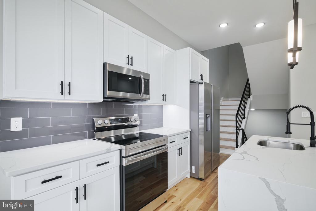 411 W HEWSON ST #3