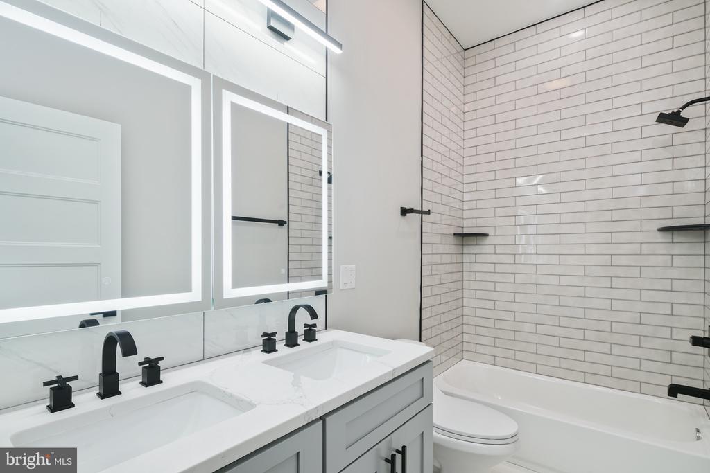 411 W HEWSON ST #3