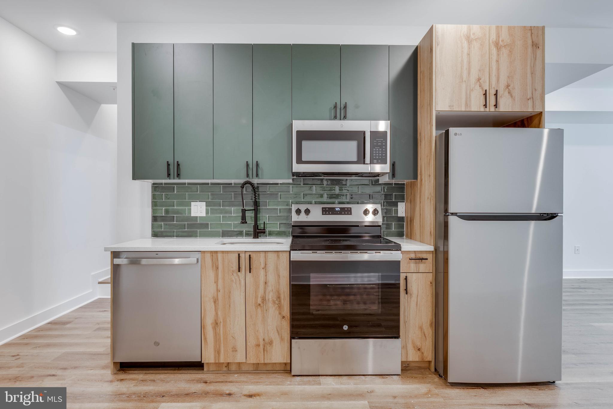 2502 N LAWRENCE ST #3