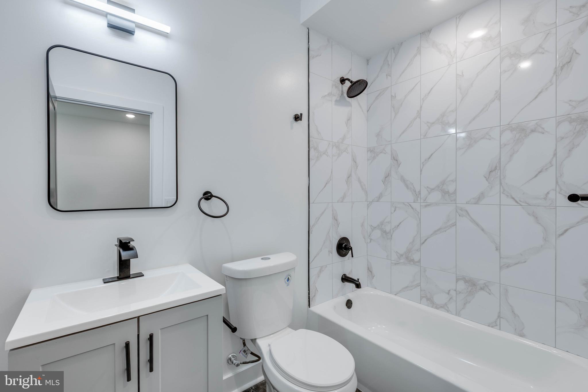 2502 N LAWRENCE ST #3