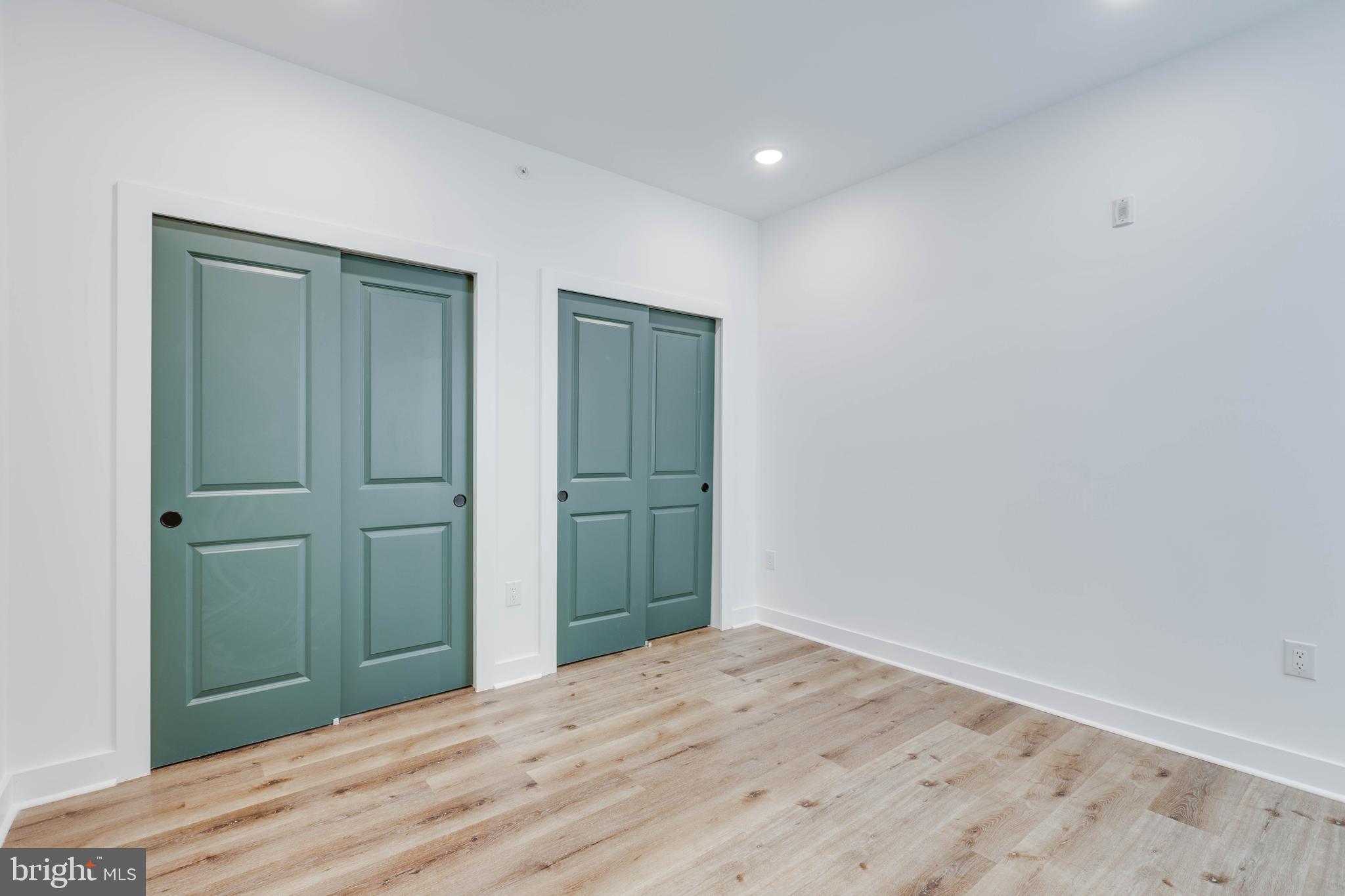 2502 N LAWRENCE ST #3