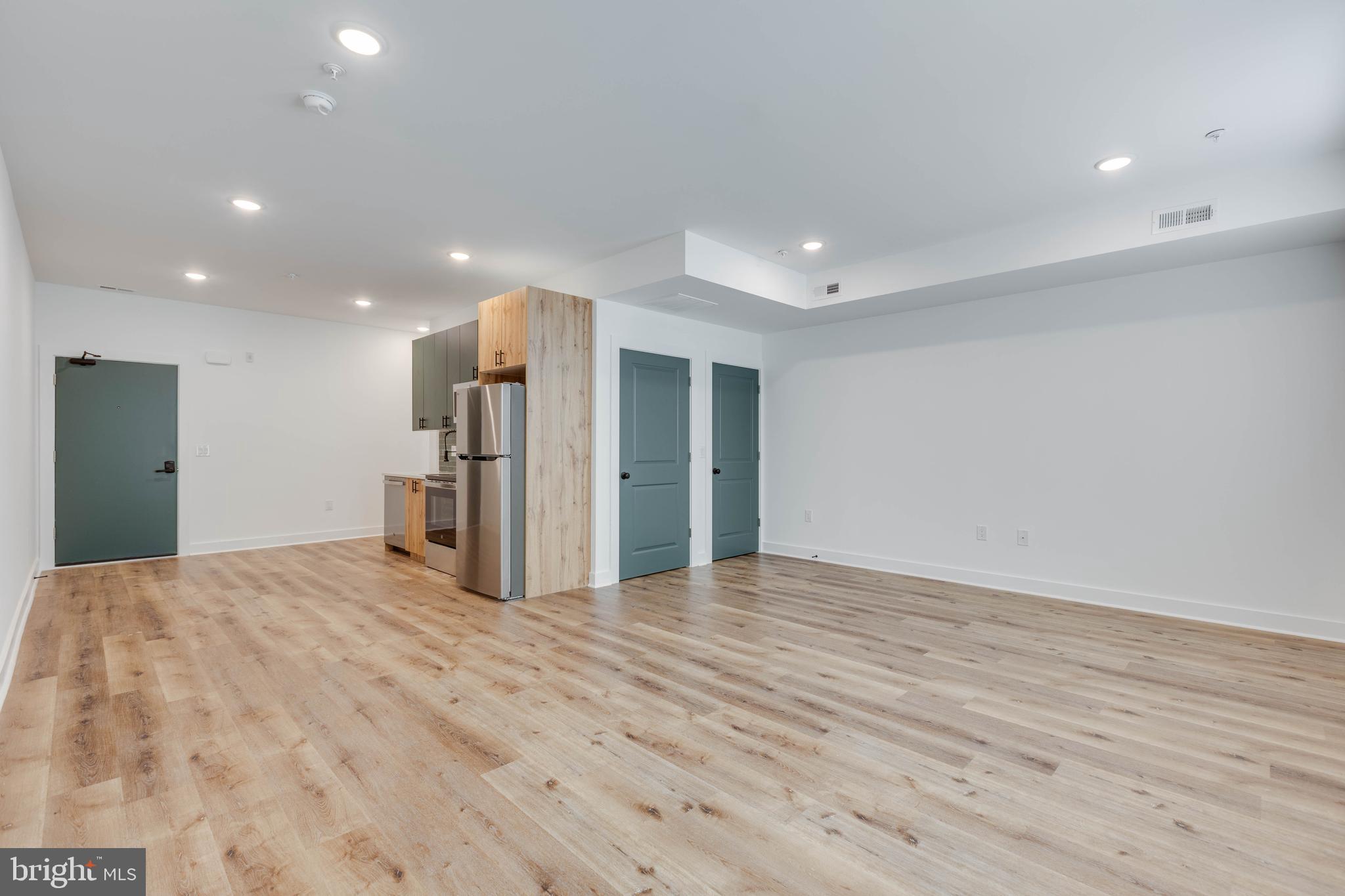 2502 N LAWRENCE ST #3