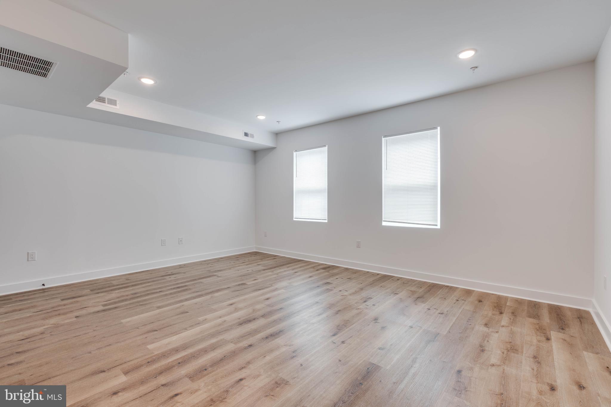 2502 N LAWRENCE ST #3