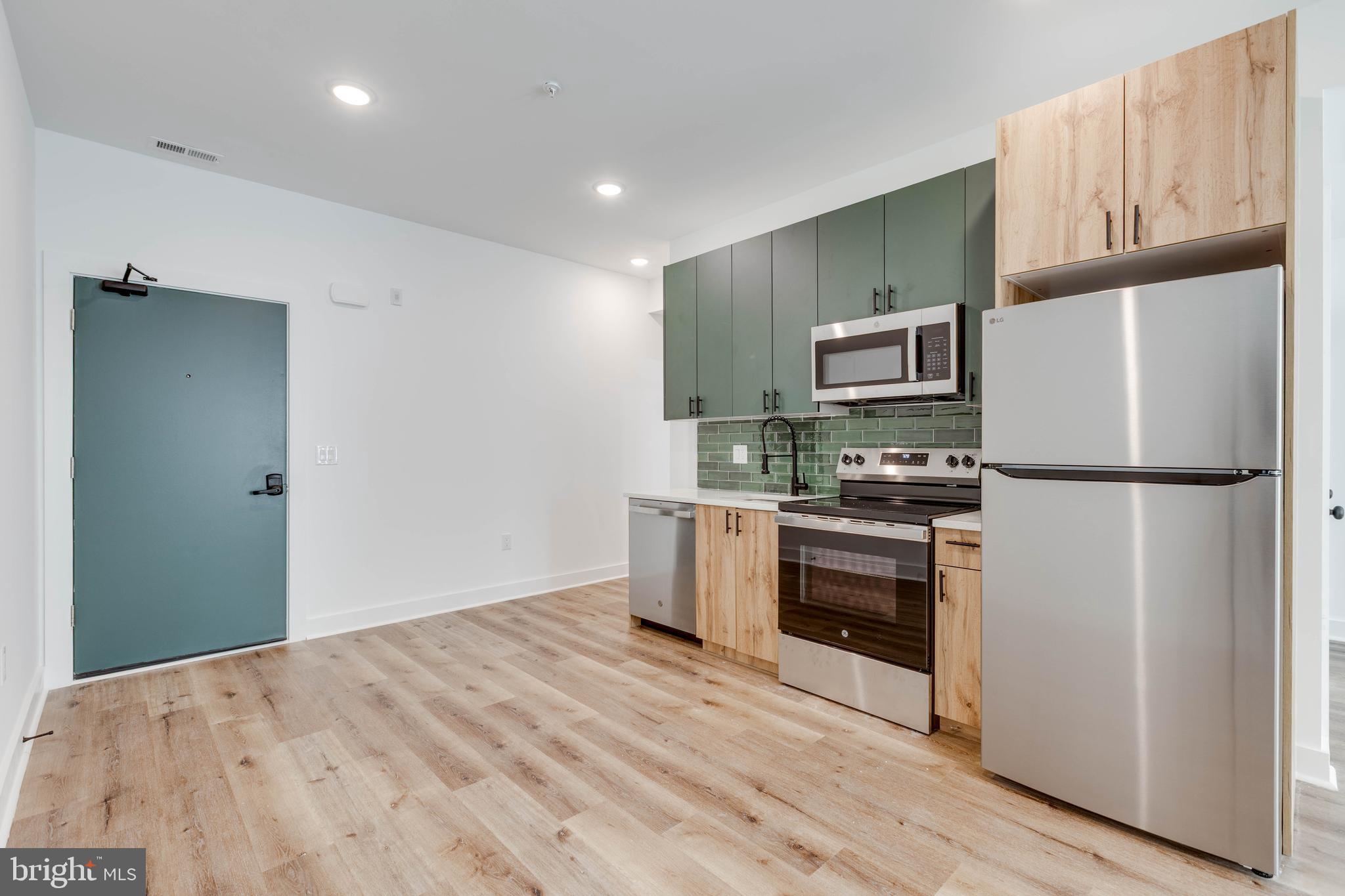 2502 N LAWRENCE ST #3