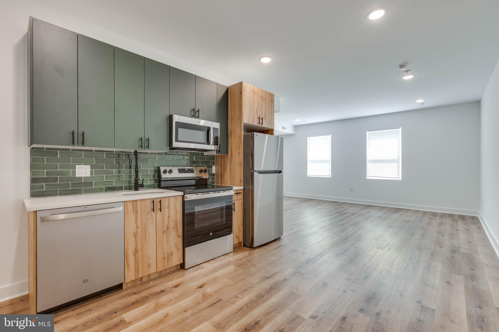 2502 N LAWRENCE ST #3